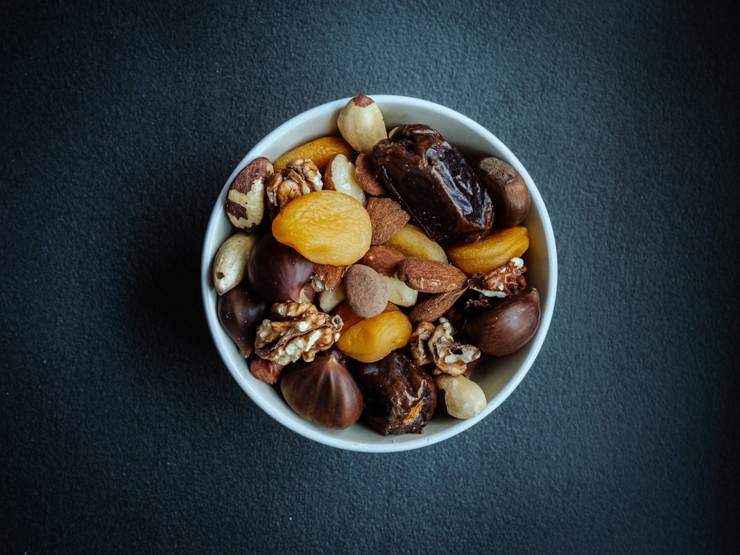 Bola cokelat kurma dan kacang